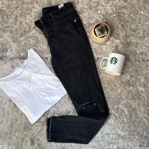 EUC Banana Republic Black Distressed Skinny High Rise Jeans 26/2 - Picture 1 of 6